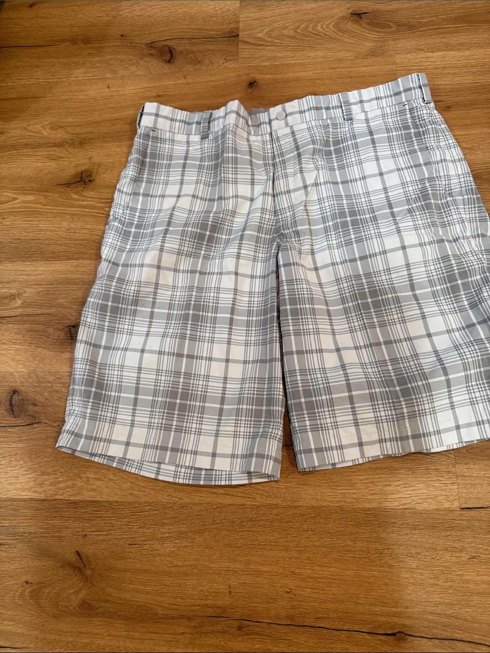 Nike Men's White and Gray Plaid Flat-Front Shorts